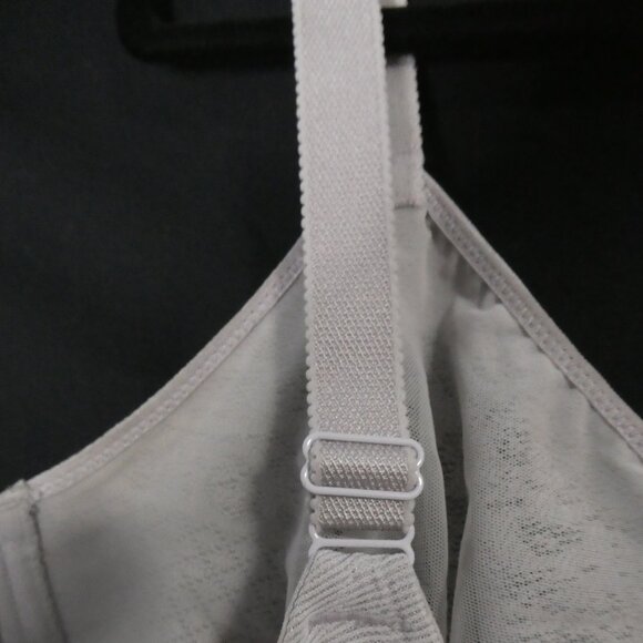 WACOAL | 40 DDD | Elegant Light Grey Lace Bra | Underwire Support | Unpadded - Picture 12 of 16